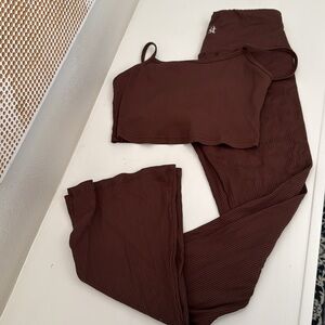 Strut This - yoga set - brown ribbed fabric